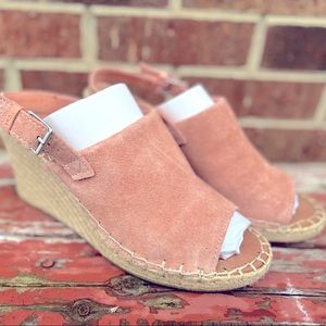 These are size 9 women’s mauve pink espadrilles. Cute transition to fall shoes!